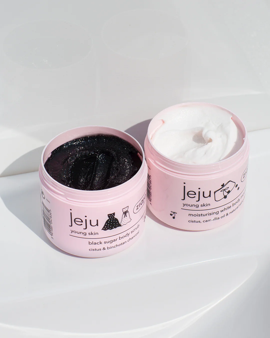 ZIAJA JEJU BLACK SMOOTHING SUGAR BODY SCRUB 200 ml - Image 4